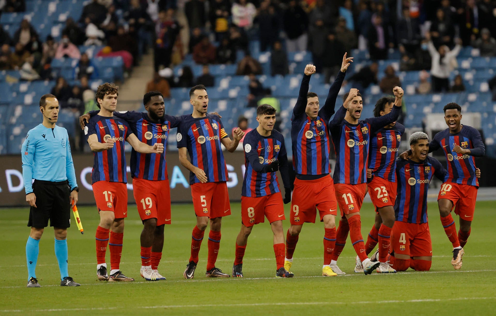 El Barça vence en los penaltis y habrá Clásico en la final de la Supercopa de España El Barça vence en los penaltis y habrá Clásico en la final de la Supercopa de España