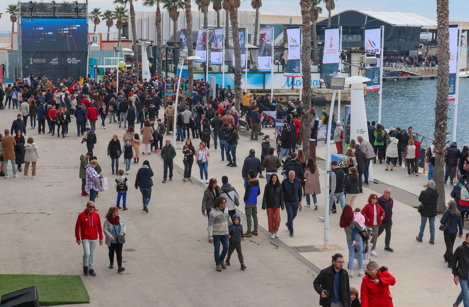 The Ocean Race en Alicante recibe 120.000 visitantes en los primeros seis días The Ocean Race en Alicante recibe 120.000 visitantes en los primeros seis días