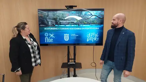 Yoya Blanco, concelleira de Promoción Económica, Turismo e Igualdade e Iván Puentes, o concelleiro de Desenvolvemento Sostible e Medio Natural de Pontevedra A cidade de Pontevedra presentará en FITUR a súa aposta polo turismo gastronómico e sostible