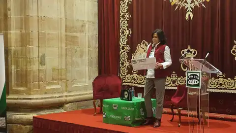 Pilar Fernández Pascual recibe el Premio Mujer Asturiasna de Onda Cero 2022 Pilar Fernández Pascual recibe el Premio Mujer Asturiasna de Onda Cero 2022