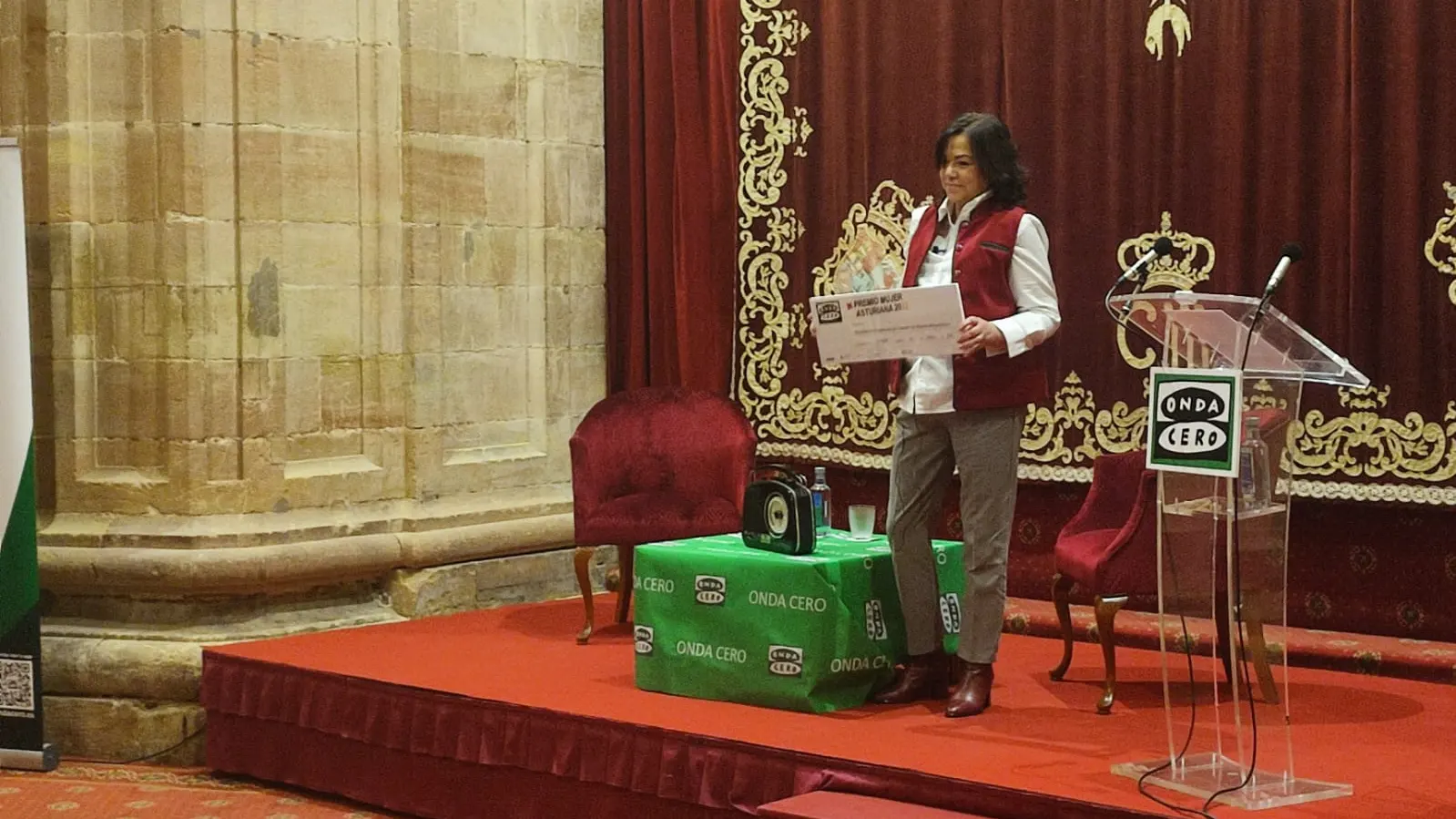 Pilar Fernández Pascual recibe el Premio Mujer Asturiasna de Onda Cero 2022 Pilar Fernández Pascual recibe el Premio Mujer Asturiasna de Onda Cero 2022