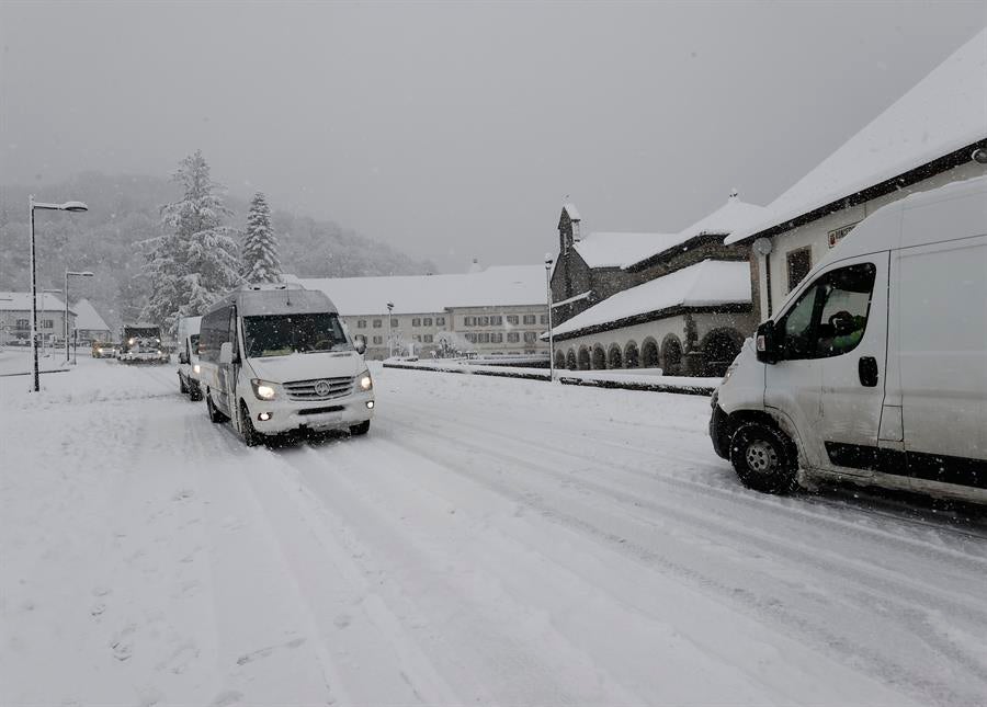 Las recomendaciones de la DGT para conducir con nieve con el mínimo riesgo Las recomendaciones de la DGT para conducir con nieve con el mínimo riesgo