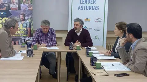Asistentes a la reunión Asistentes a la reunión