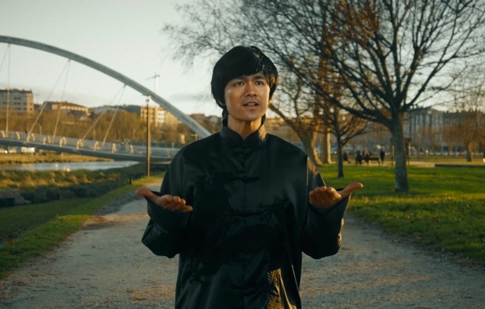 'Flúe, my friend!': Bruce Lee protagoniza o vídeo promocional de Turismo de Pontevedra para Fitur 2023 'Flúe, my friend!': Bruce Lee protagoniza o vídeo promocional de Turismo de Pontevedra para Fitur 2023