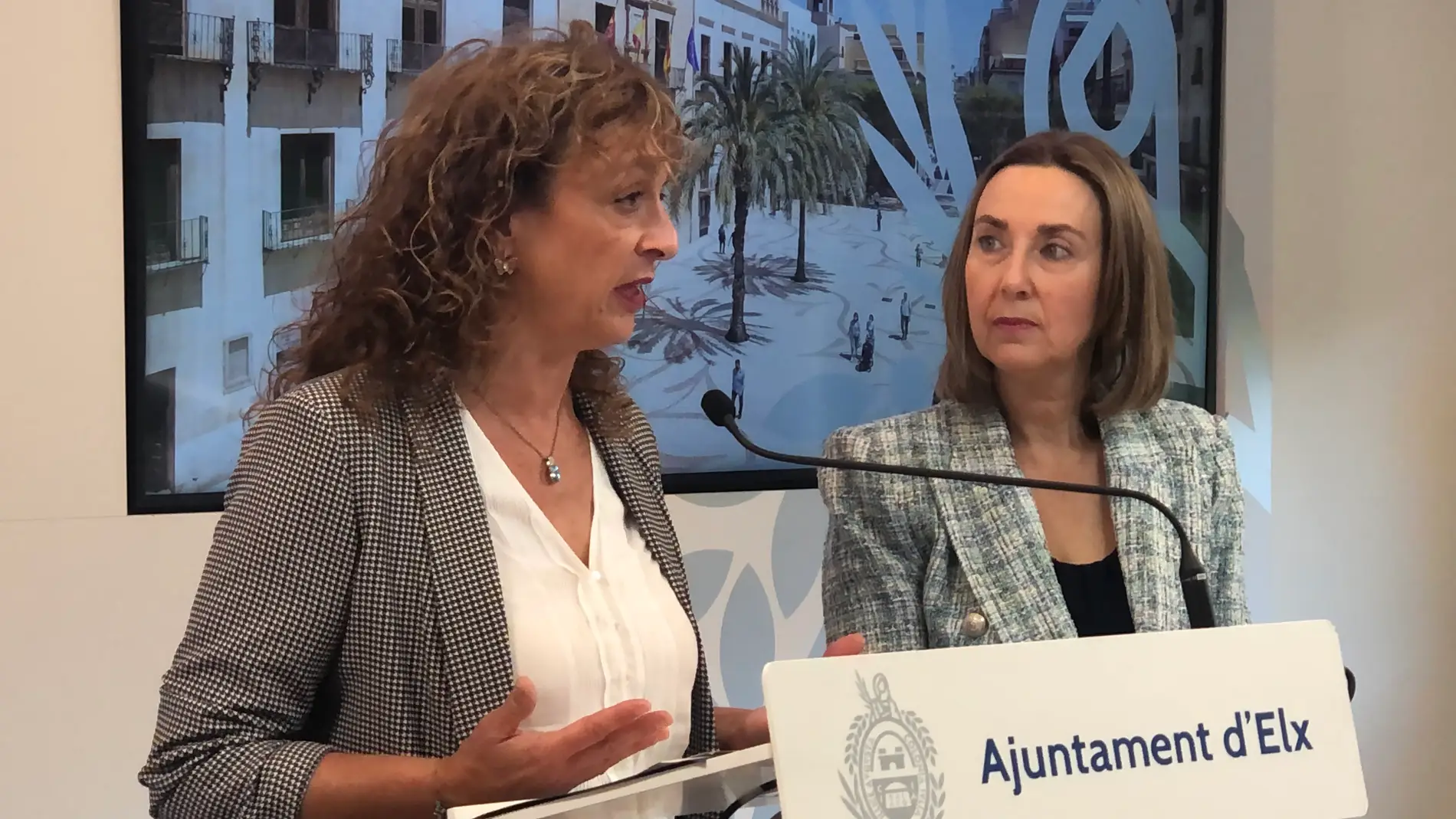 María José Martínez y Lourdes Aracil en la rueda de prensa de este lunes 