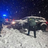 La Guardia Civil está teniendo mucho trabajo por la nieve de estos días.