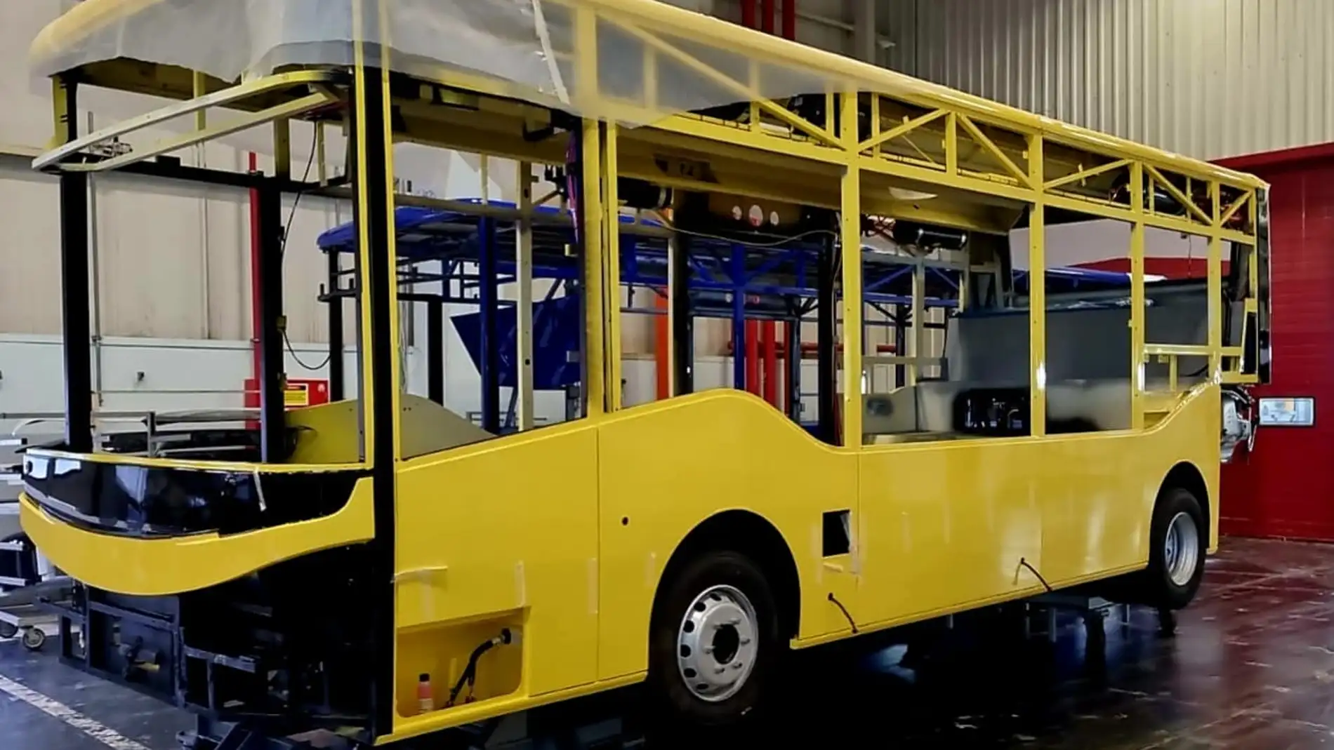 Os autobuses do concello de ourense manterán o cor amarelo como os actuais