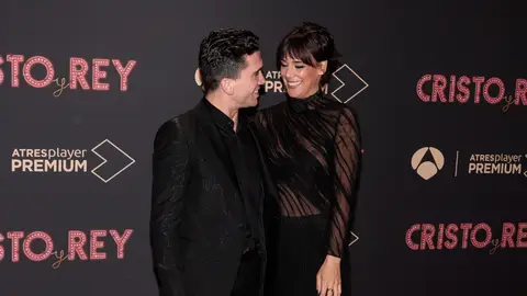 Jaime Lorente y Belen Cuesta La multipantalla de Borja Terán: la gran actuación de Belén Cuesta y Jaime Lorente en 'Cristo y Rey'