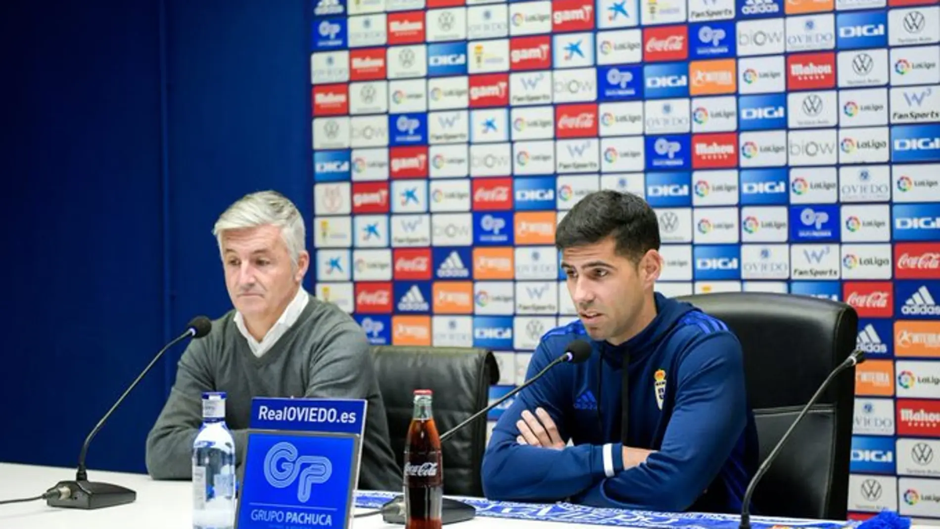 Roberto Suárez y Juanfran, en la sala de prensa del Carlos Tartiere