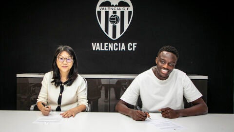 Diakhaby firma su renovaci&oacute;n