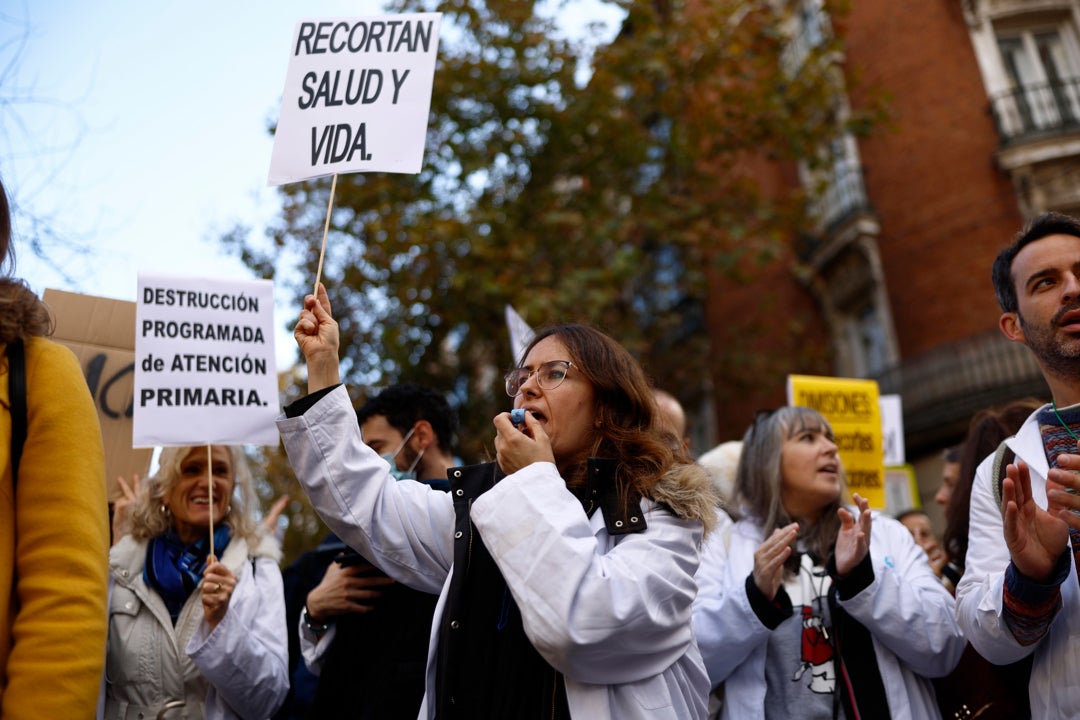 Los médicos de Atención Primaria extienden su huelga por toda España reclamando mejoras laborales Los médicos de Atención Primaria extienden su huelga por toda España reclamando mejoras laborales