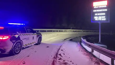 Nieve en la autovía A-67 en Cantabria Temporal de nieve en Cantabria