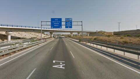 Una imagen de la A-7 a su paso por el término de Ibi en Alicante 