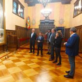 Luis Felipe ha recibido a los alcaldes de El Burgo de Ebro y Villanueva de Gállego y a representantes de AWS.