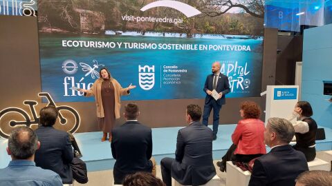 Os concelleiros socialista, Yoya Blanco e Iv&aacute;n Puentes durante a presentaci&oacute;n en Fitur