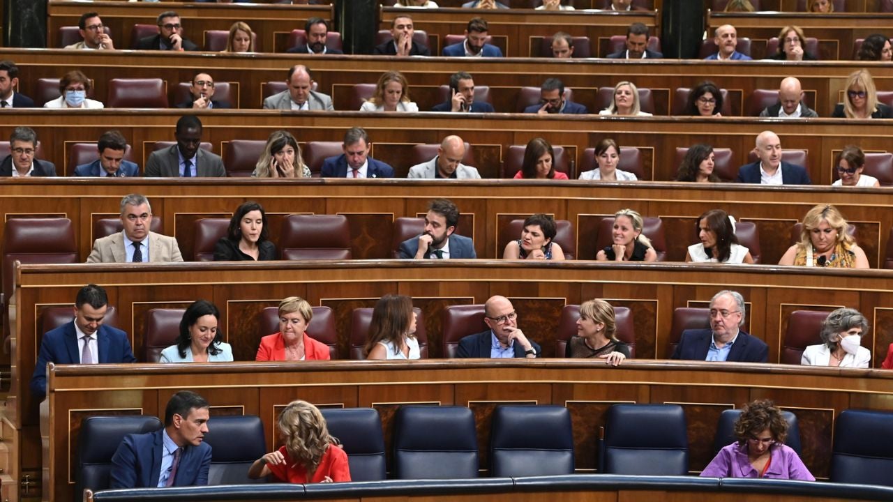 El Congreso gasta más de un millón de euros en renovar los móviles de los diputados con casi 1.500 € por persona El Congreso gasta más de un millón de euros en renovar los móviles de los diputados con casi 1.500 € por persona