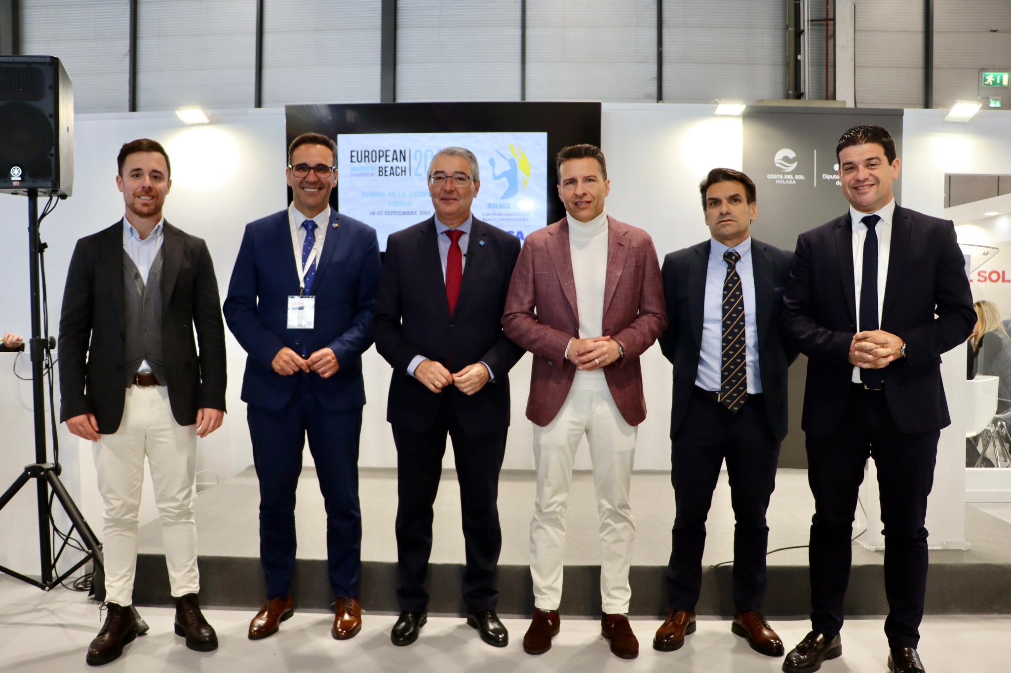 Óscar Medina: "Además de sol y playa, Torrox es cultura, folclore y deporte" Óscar Medina: "Además de sol y playa, Torrox es cultura, folclore y deporte"