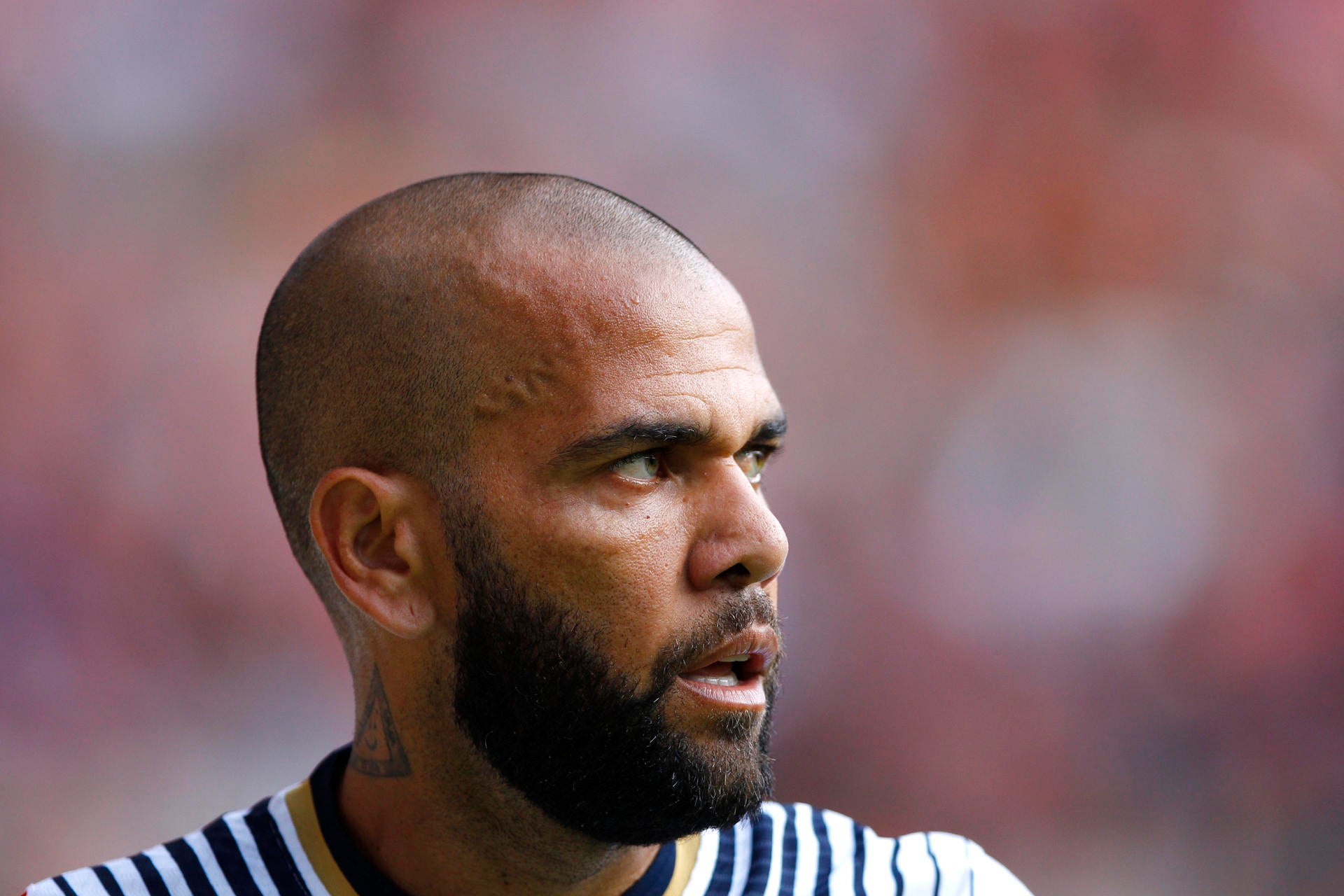 La jueza ordena prisión provisional sin fianza para el futbolista Dani Alves por presunta agresión sexual La jueza ordena prisión provisional sin fianza para el futbolista Dani Alves por presunta agresión sexual