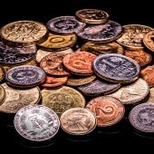 Imagen de archivo de muchas monedas.