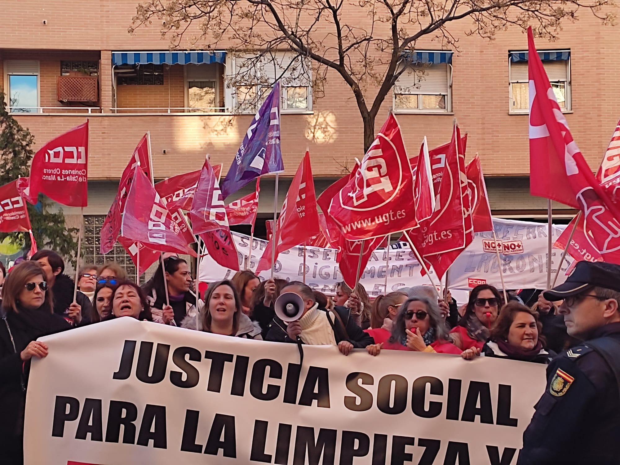 Las trabajadoras de la limpieza salen a las calles de Toledo y avisan que volverán a la huelga Las trabajadoras de la limpieza salen a las calles de Toledo y avisan que volverán a la huelga