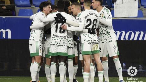22-1-2023 Los jugadores del Oviedo celebran el gol de Koba en Huesca