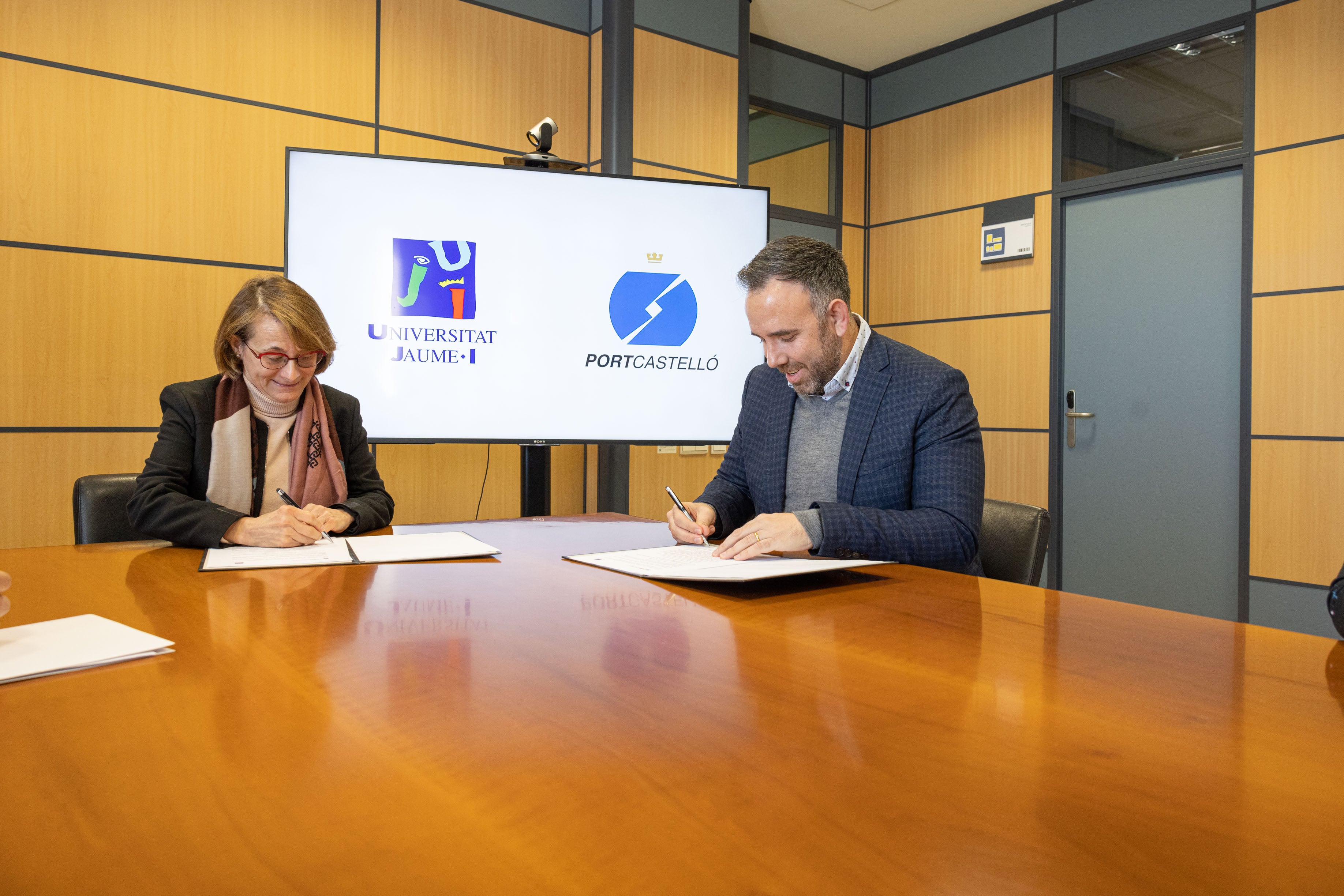 La UJI y Port Castelló abanderan la transformación digital de los enclaves portuarios con la Cátedra Smart Ports La UJI y Port Castelló abanderan la transformación digital de los enclaves portuarios con la Cátedra Smart Ports