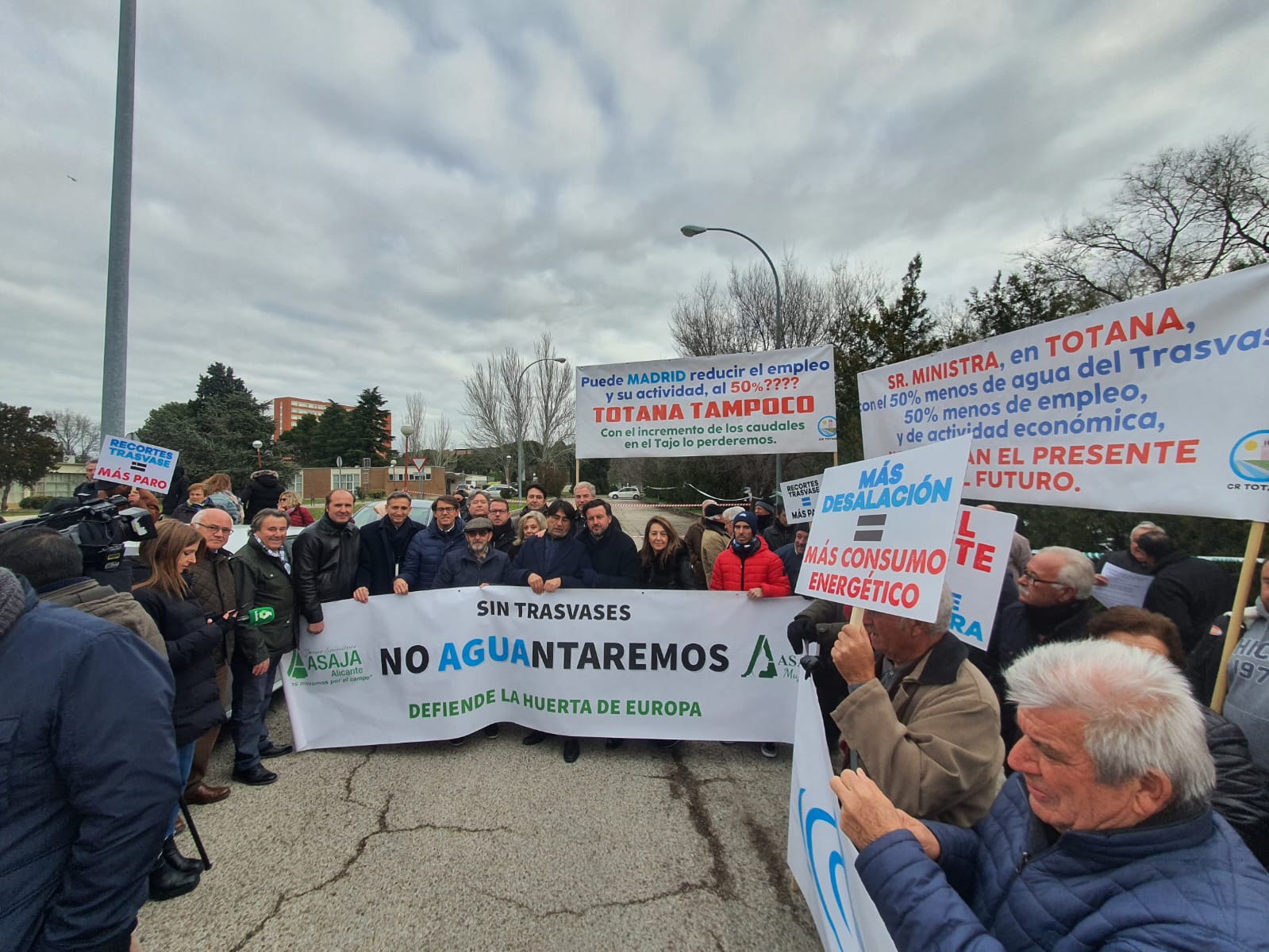ASAJA-Alicante reitera que la decisión del Gobierno sobre el agua desalada es “injusta y dictatorial” ASAJA-Alicante reitera que la decisión del Gobierno sobre el agua desalada es “injusta y dictatorial”