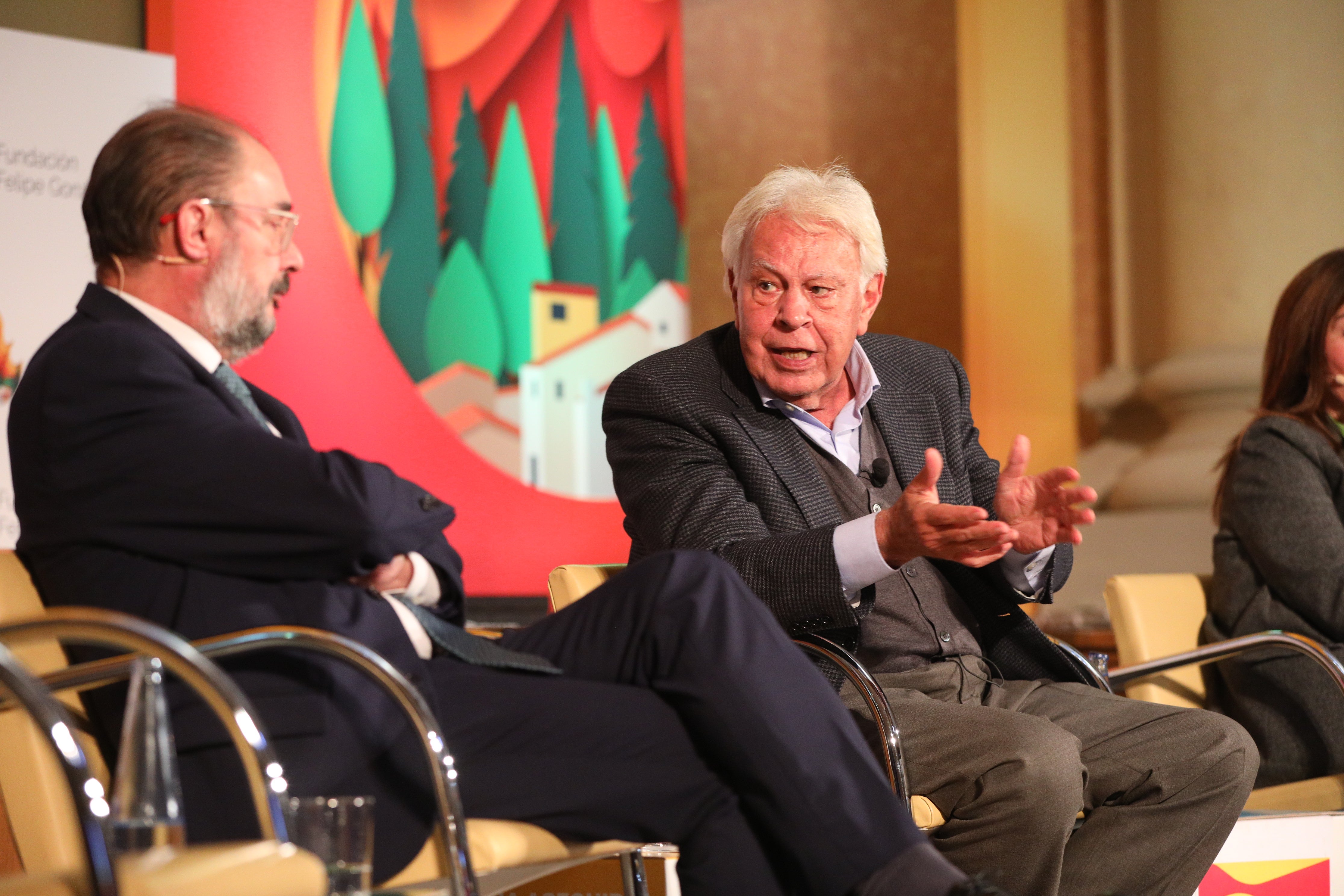 Felipe González apuesta por la colaboración público-privada para prevenir incendios Felipe González apuesta por la colaboración público-privada para prevenir incendios