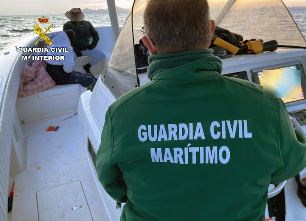 La Guardia Civil de Murcia recupera una embarcación robada en Altea por narcotraficantes La Guardia Civil de Murcia recupera una embarcación robada en Altea por narcotraficantes