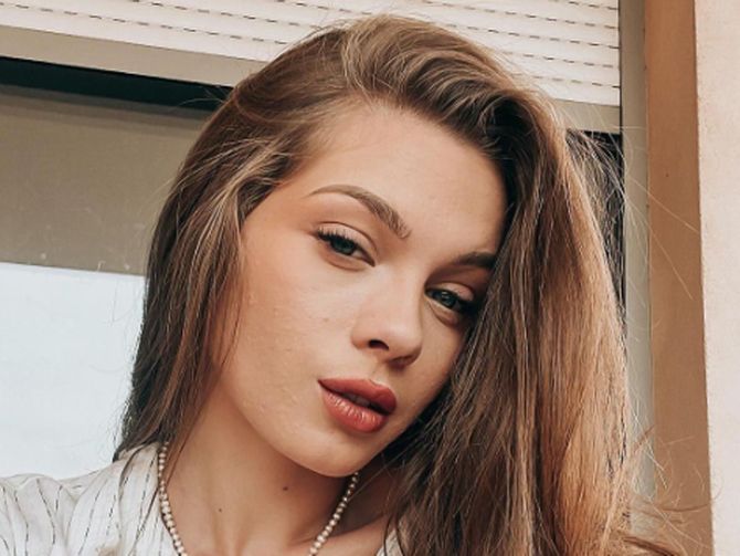 Una Youtuber francesa pide el suicidio asistido por sus problemas mentales: "He llegado al límite" Una Youtuber francesa pide el suicidio asistido por sus problemas mentales: "He llegado al límite"