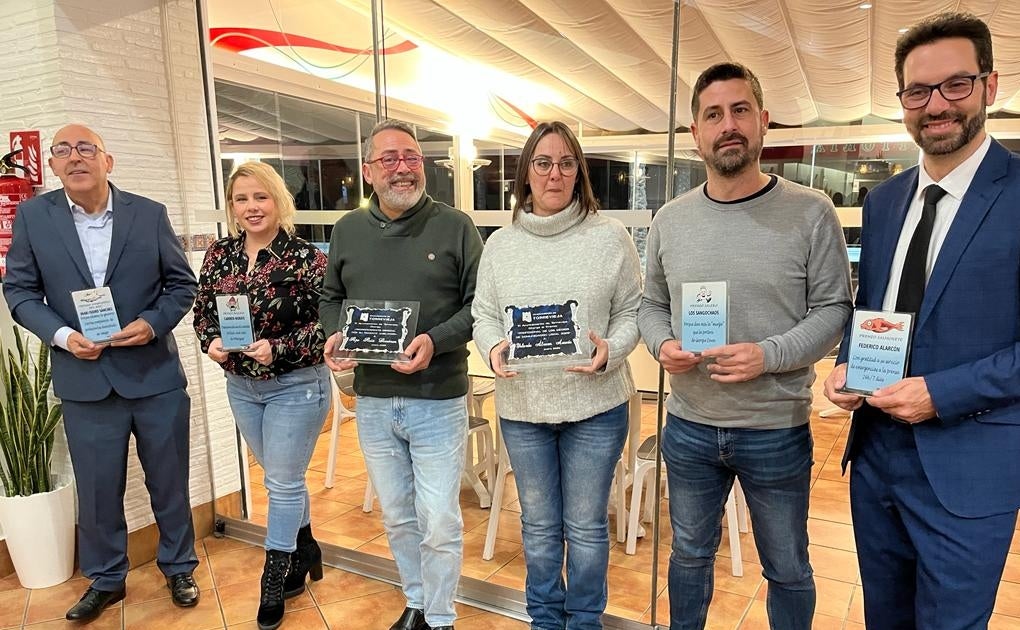 Yolanda Álvarez y Pepe Ruiz 'estrenan' los premios que otorga el Ayuntamiento de Torrevieja a la prensa local Yolanda Álvarez y Pepe Ruiz 'estrenan' los premios que otorga el Ayuntamiento de Torrevieja a la prensa local