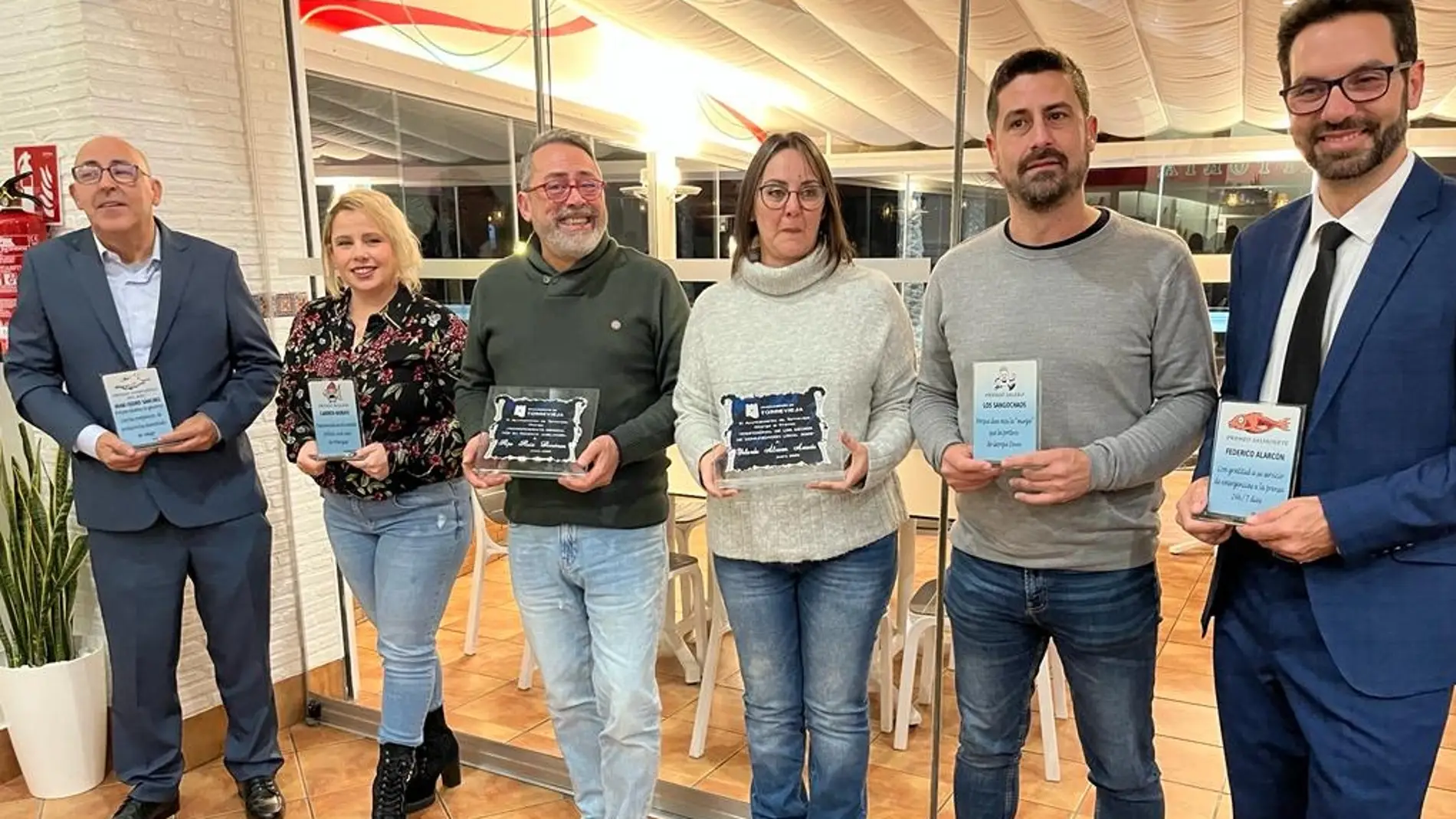 Yolanda Álvarez y Pepe Ruiz 'estrenan' los premios que otorga el Ayuntamiento de Torrevieja a la prensa local 