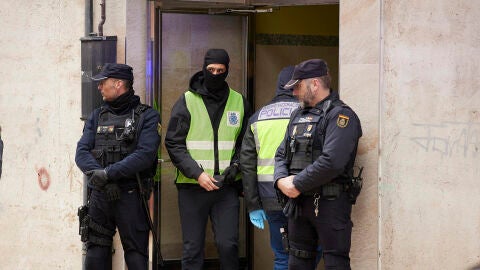 La Policía Nacional registra la casa un jubilado de 74 años en Miranda de Ebro