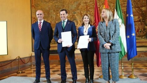 De izq. a dcha. El alcalde Sevilla, Antonio Muñoz; el presidente de la Junta Juanma Moreno; la ministra de Transportes Raque Sánchez; y la consejera de Fomento Marifran Carazo