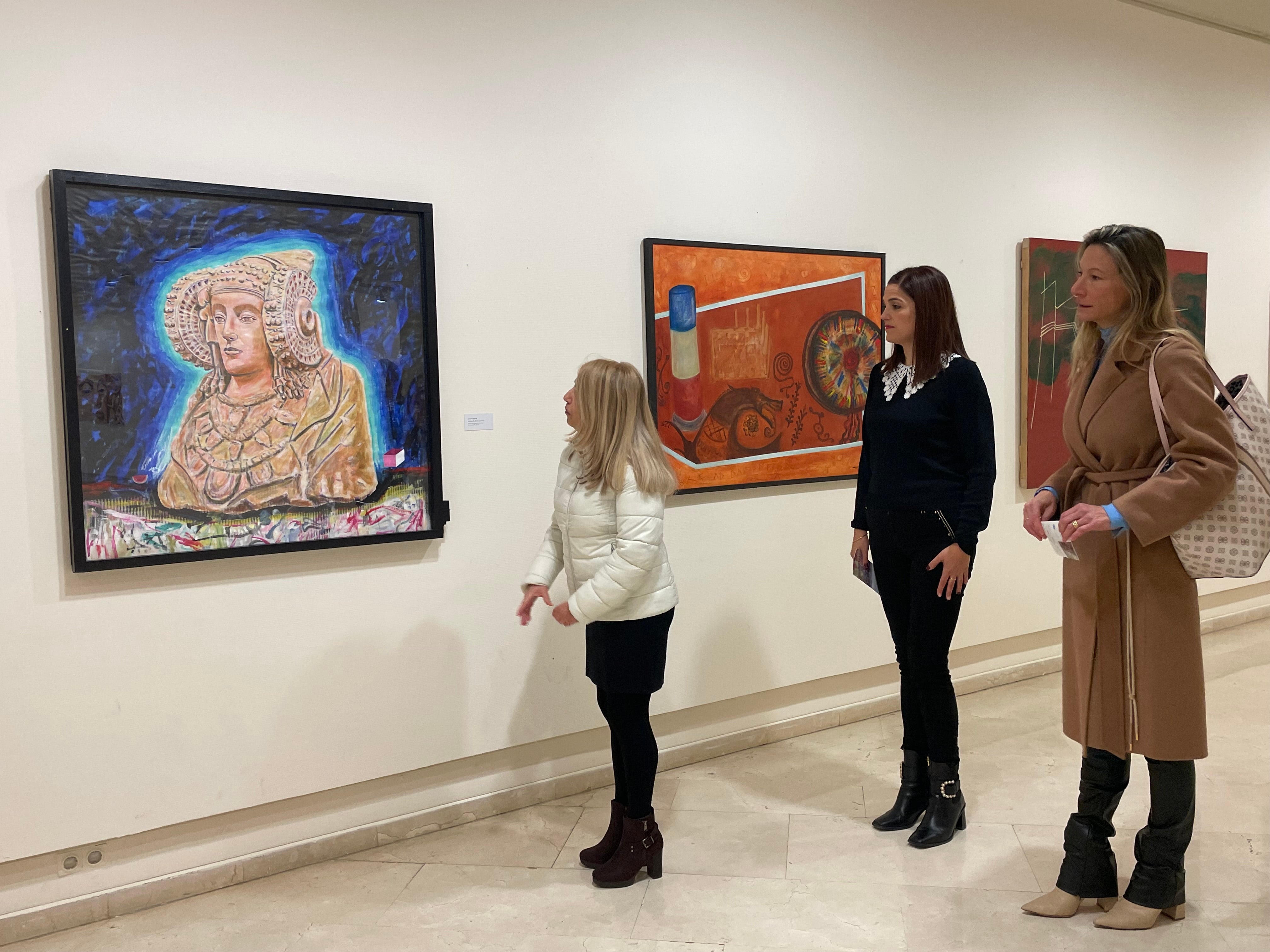 La Dama de Elche y Rafael Ramos, los homenajeados en la exposición 'L'Alcudia: un mundo de historias' La Dama de Elche y Rafael Ramos, los homenajeados en la exposición 'L'Alcudia: un mundo de historias'