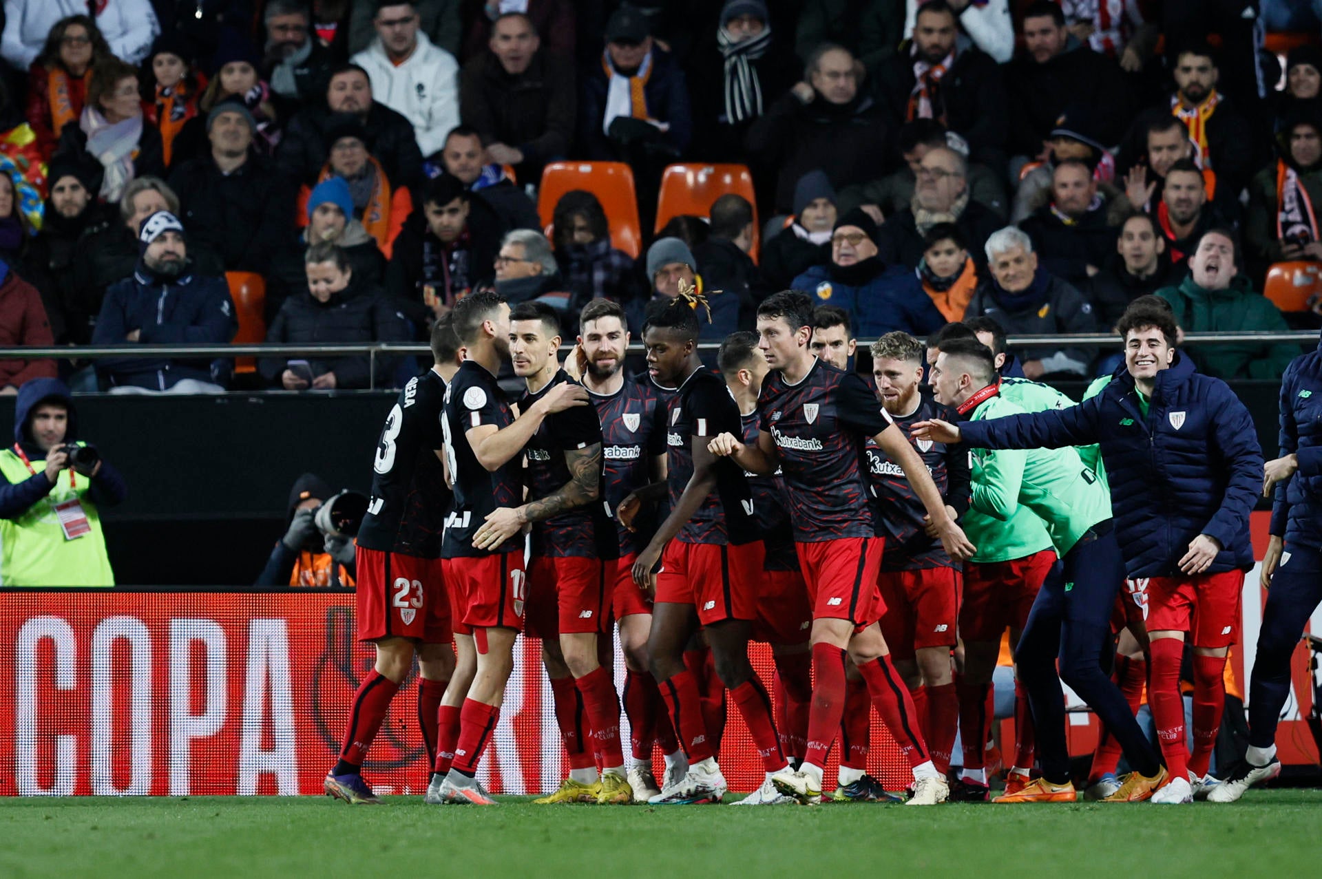 El Athletic vence en Mestalla y estará de nuevo en semifinales de Copa del Rey El Athletic vence en Mestalla y estará de nuevo en semifinales de Copa del Rey