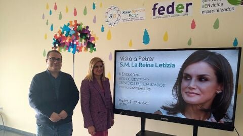 Irene Navarro, alcaldesa de Petrer, y Mauro Rosati, presidente de Senese Barreres.