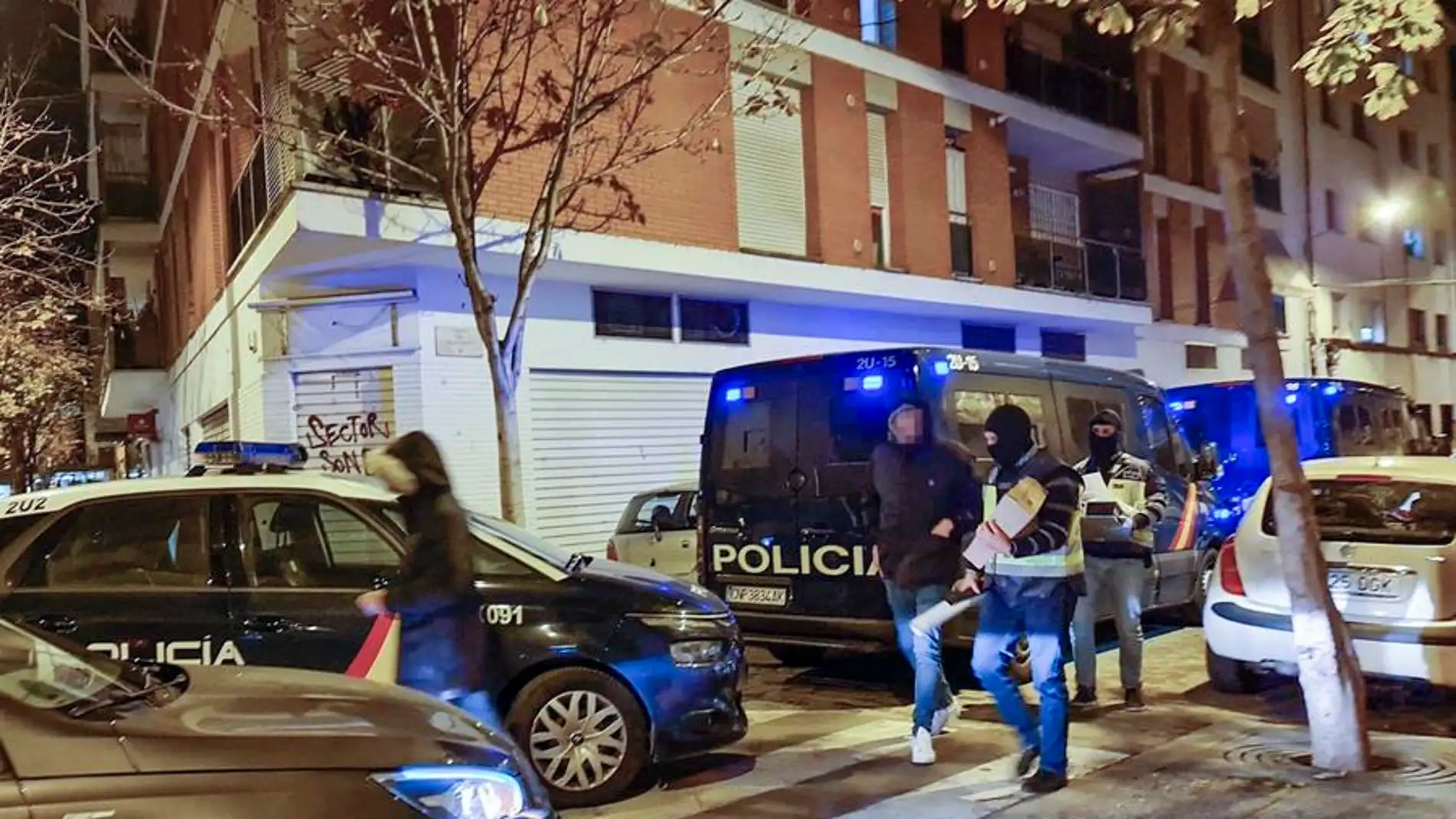 El detenido en Girona por yihadismo buscó ese mismo día cómo atacar con armas blancas