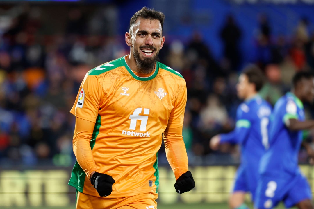 El Betis gana en Getafe con un gol de Borja Iglesias de penalti El Betis gana en Getafe con un gol de Borja Iglesias de penalti