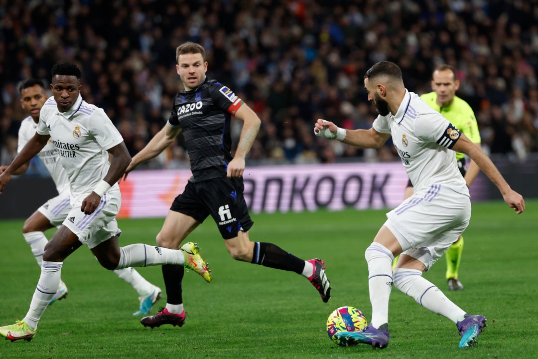 El Real Madrid se distancia del Barcelona tras empatar a cero contra la Real Sociedad El Real Madrid se distancia del Barcelona tras empatar a cero contra la Real Sociedad