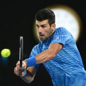 Novak Djokovic durante la final del Open de Australia ante Stefanos Tsitsipas