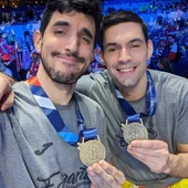 Sánchez-Migallón y Ángel Fernández muestran contentos sus medallas de bronce Sánchez-Migallón y Ángel Fernández muestran contentos sus medallas de bronce