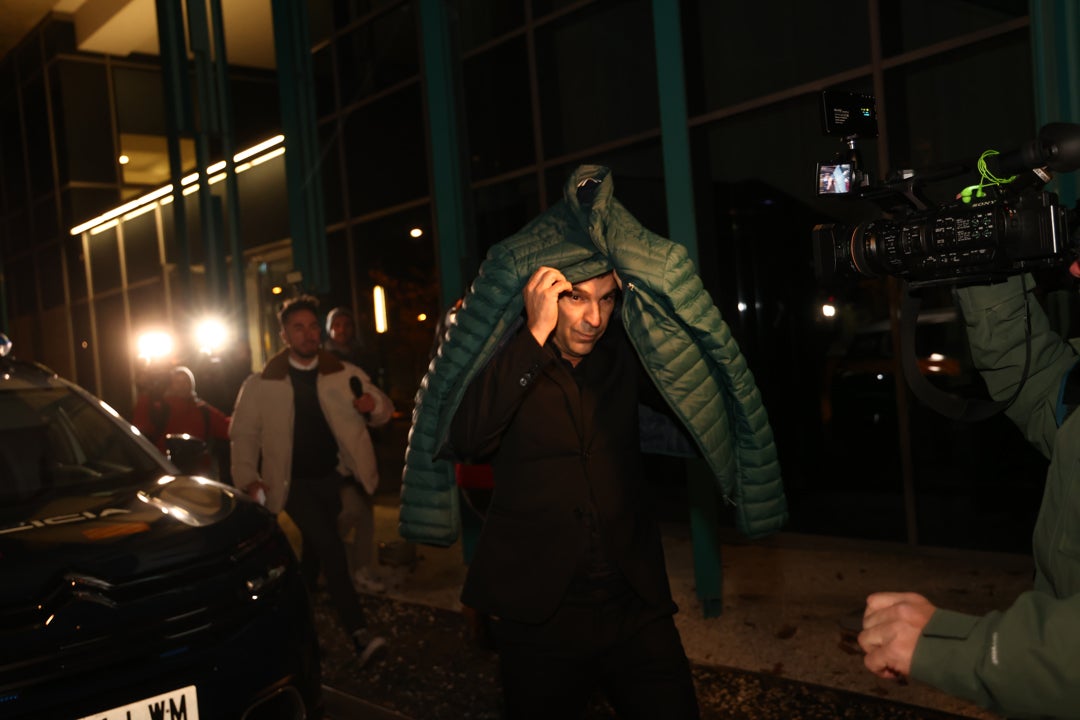 El productor de cine Javier Pérez Santana, en libertad con cargos por la agresión sexual en Los Feroz El productor de cine Javier Pérez Santana, en libertad con cargos por la agresión sexual en Los Feroz