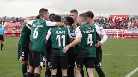 Los jugadores del CD Badajoz celebran el tanto conseguido en Algeciras