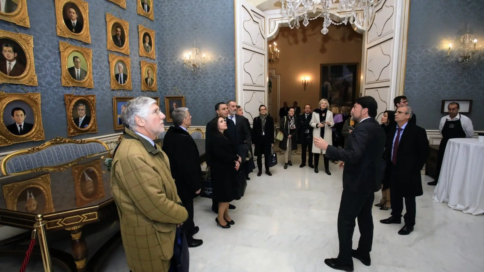 Salón Azul del Ayuntamiento de Alicante acoge a los embajadores del Consejo Diplomático de Casa Mediterráneo