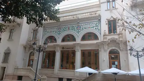 El edificio de Correos de la Plaza Gabriel Miró es desde hoy la nueva sede de la Generalitat Valenciana Edificio de Correos de la Plaza Gabriel Miró