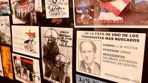 Portugalete expone 600 "pegatinas del odio" propagado por diferentes grupos radicales Portugalete expone 600 "pegatinas del odio" propagado por diferentes grupos radicales