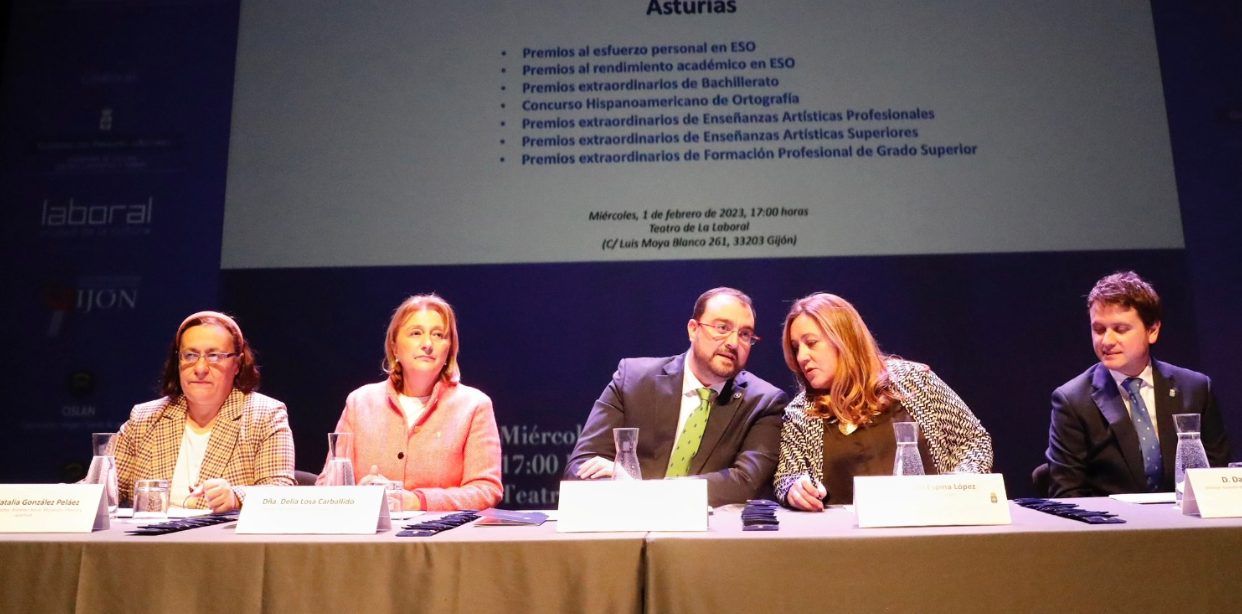 Lydia Espina destaca la inversión en el IES de Cangas de Onís y confirma la apuesta por la escuela rural Lydia Espina destaca la inversión en el IES de Cangas de Onís y confirma la apuesta por la escuela rural