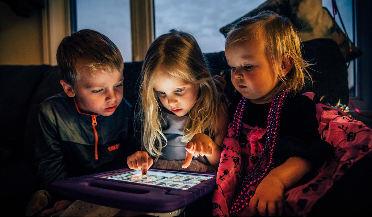 Los niños de la Región, entre los que más tarde cominezan a usar los dispositivos conectados a internet Los niños de la Región, entre los que más tarde cominezan a usar los dispositivos conectados a internet