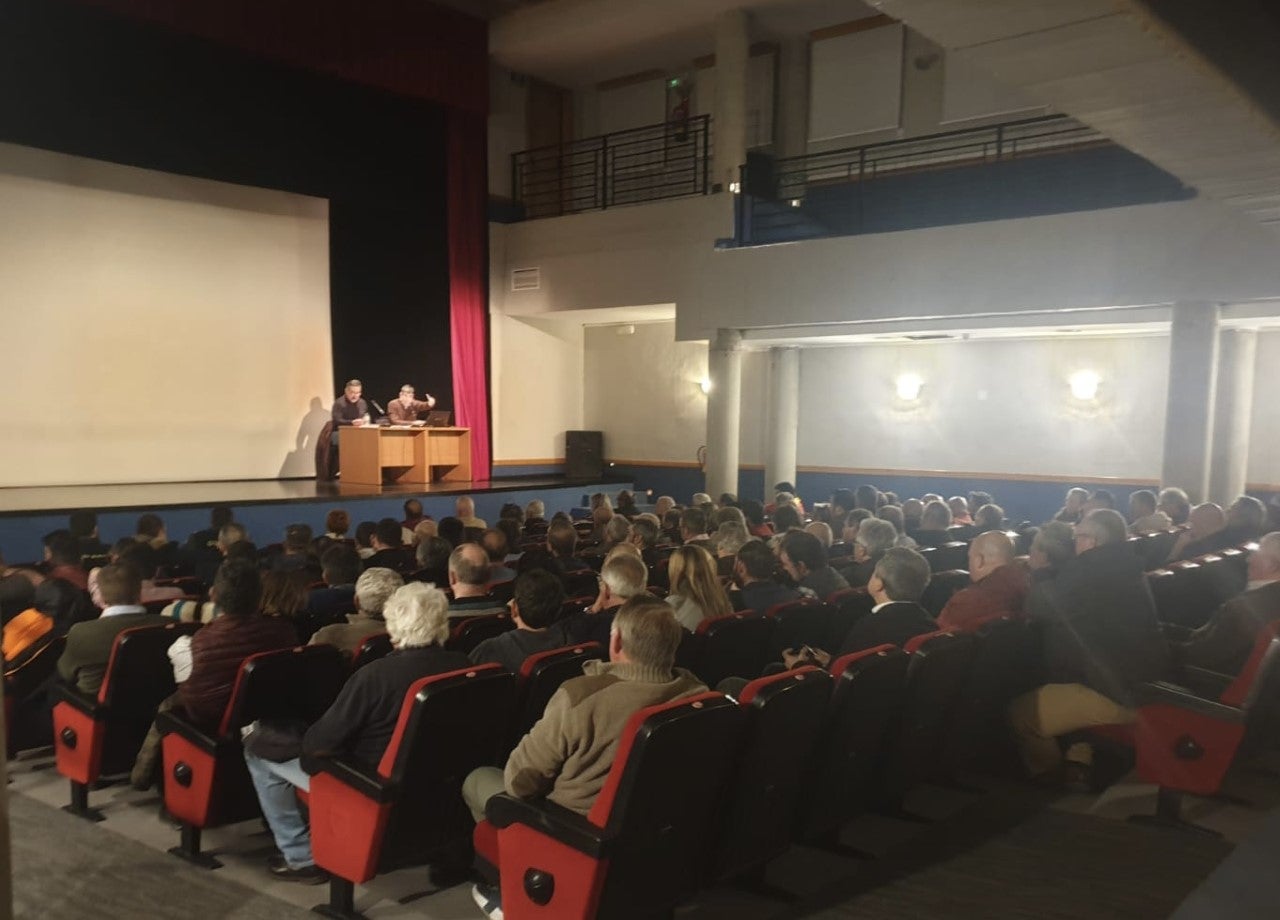 300 ganaderos participan en la reunión sobre las medidas de control de la viruela 300 ganaderos participan en la reunión sobre las medidas de control de la viruela